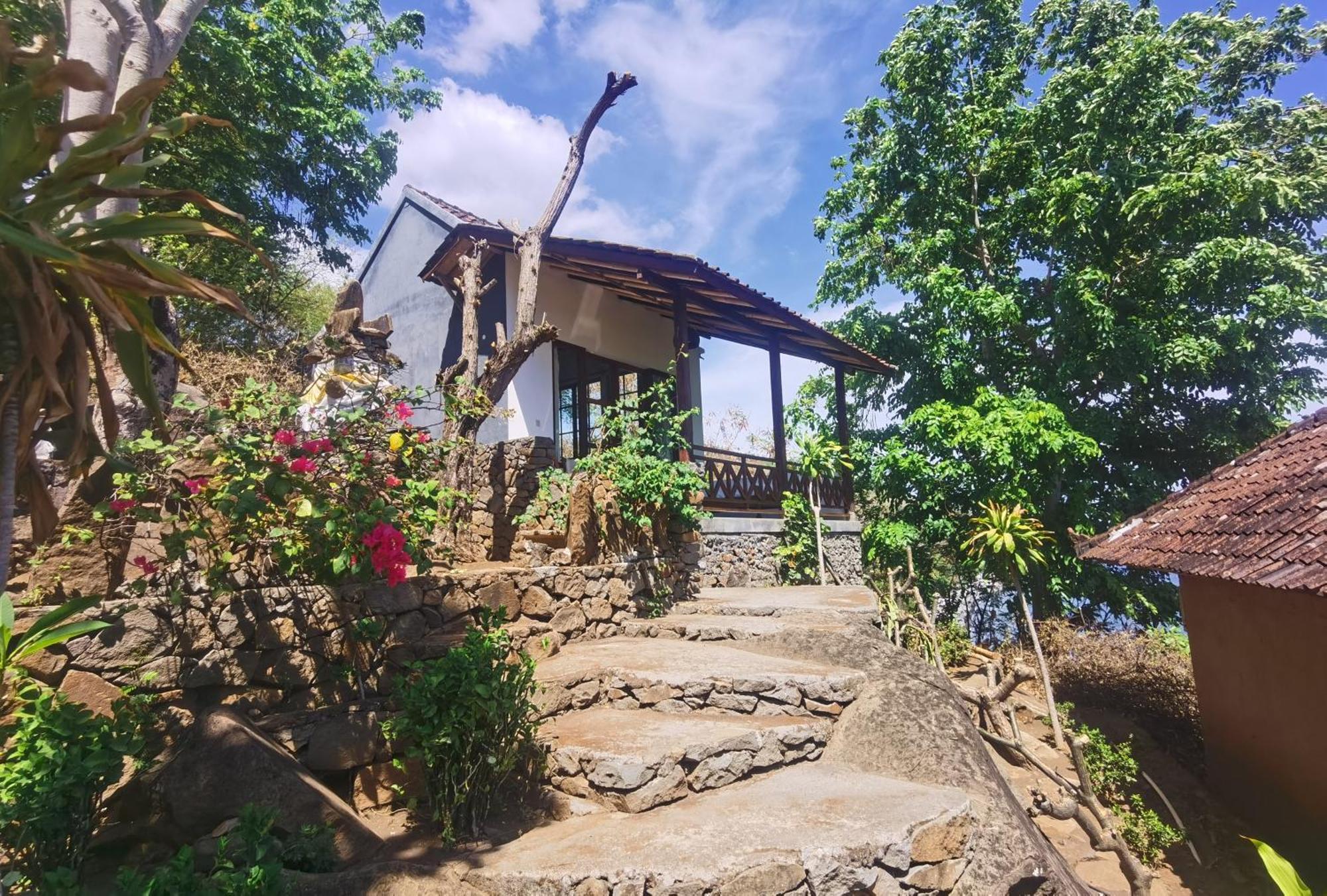 Wawa Wewe Rock Otel Amed Dış mekan fotoğraf
