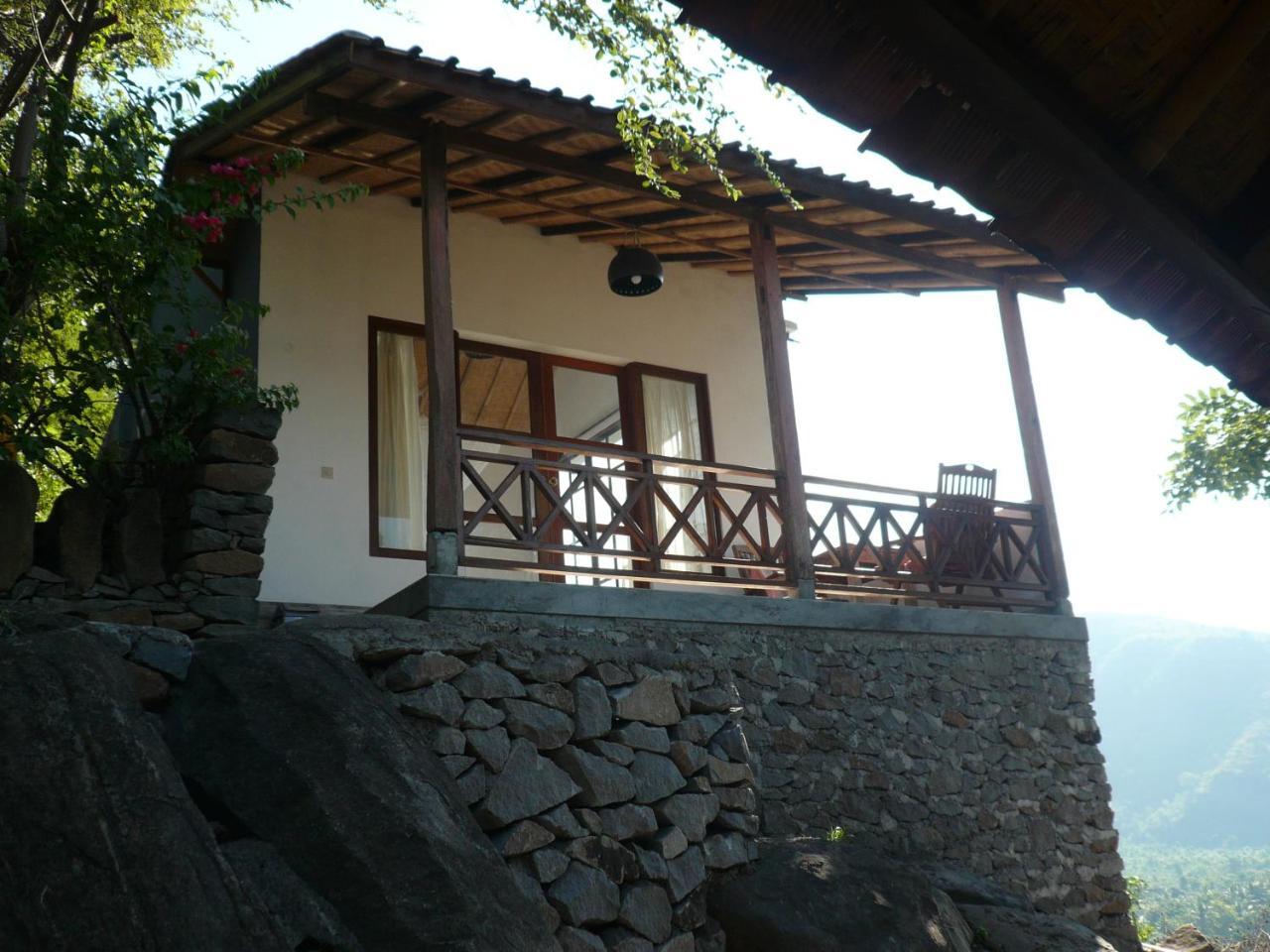 Wawa Wewe Rock Otel Amed Dış mekan fotoğraf